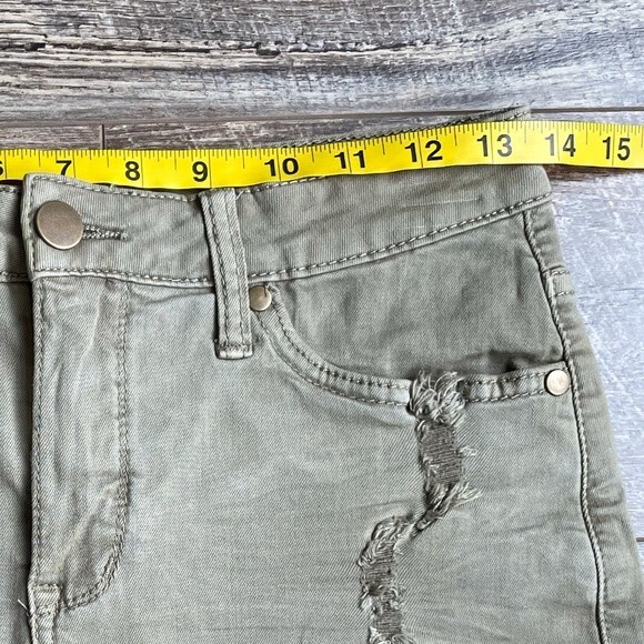 Easel Mid-Rise Lace Appliqué Detailed Distressed Shorts Olive Green Small - Picture 3 of 8